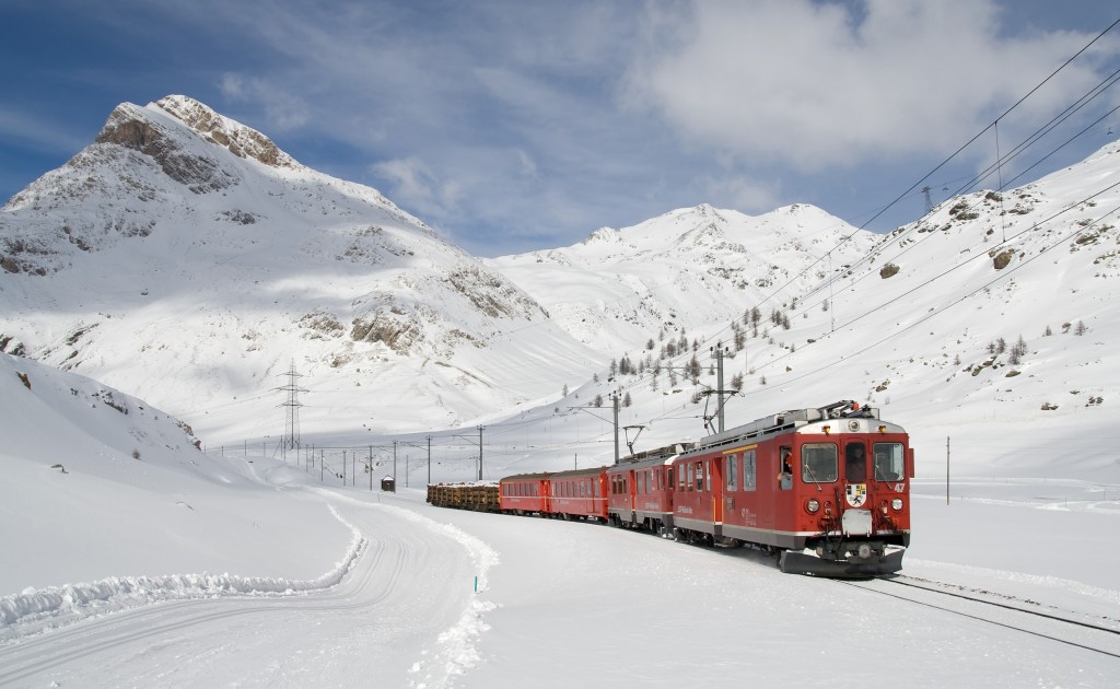 Berninabahn_zwischen_Lagalb_und_Ospizio_Bernina_im_Winter